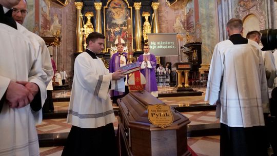 Modlili się za abp. Bolesława Pylaka. We wtorek pogrzeb