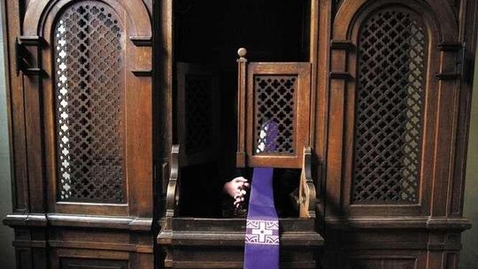 Modlitwa zamiast lekcji. Dyskusja po wpisie na Facebooku lubelskiego liceum