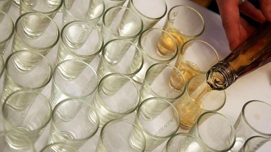 Mołodiatycze: Pijana mama wiozła dzieci do szkoły