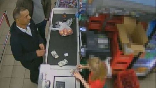 Moment i zniknęło 300 złotych. Kasjerka nawet nie zauważyła