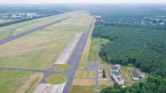 MON pomajstruje przy bialskim lotnisku?