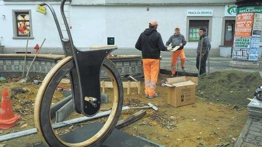 Monocykl na nowym skwerze w Lublinie