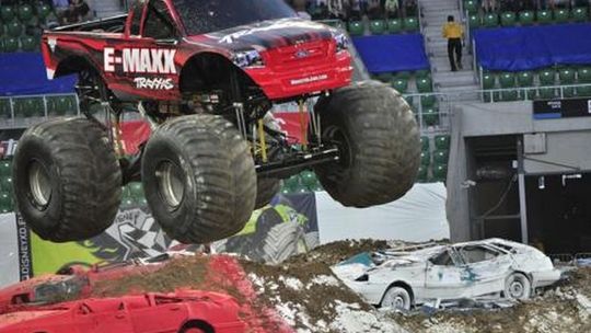 Monster Jam we Wrocławiu: Zobacz latające pikapy