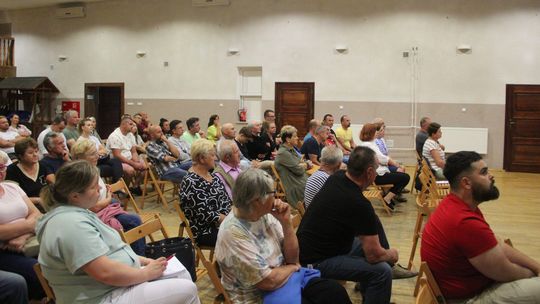 Morze paneli za oknem. Mieszkańcy wolą łąki 