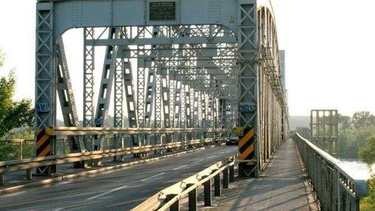 Most na Wiśle w rozsypce? Po co drogowcom aż dwie dokumentacje?