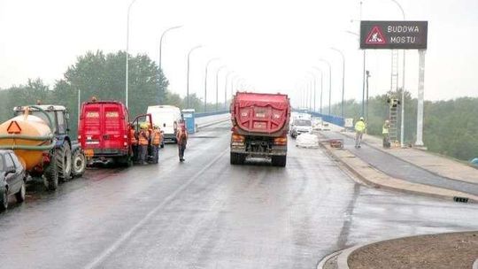 Most w Kamieniu stoi i czeka na samochody. Wreszcie przestanie być "ślepy"