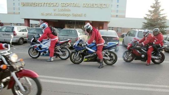 Motocykliści Mikołaje u pacjentów w Szpitalu Dziecięcym w Lublinie