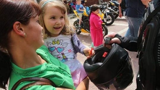 Motocykliści przywieźli prezenty dzieciom z DSK (zdjęcia)