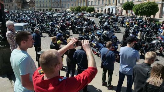 Motocykliści rozpoczęli sezon. Na paradzie tysiące jednośladów