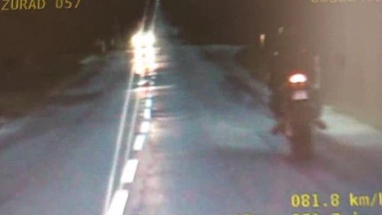 Motocykliści uciekali policjantom. 33 punkty w kilka minut (wideo)
