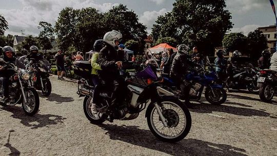 Motocykliści w Lubartowie. Uczestniczyli w kapucyńskim pikniku