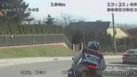 Motocyklista dostał 16 mandatów na 7 tys. złotych (wideo)