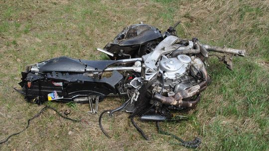Motocyklista i pasażerka w bardzo ciężkim stanie. Zdjęcia z wypadku