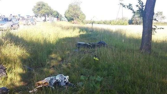 Motocyklista najechał na tył busa. Helikopter zabrał go do szpitala