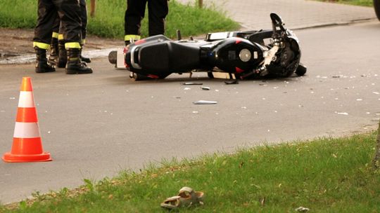 Motocyklista potrącił kobietę. Trafiła do szpitala