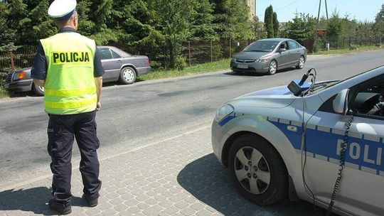 Motocyklista przekroczył prędkość o 93 km/h. Chciał uciec policjantom