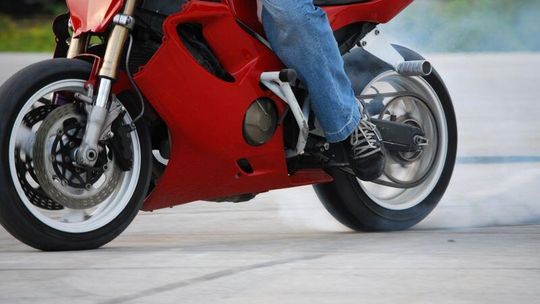 Motocyklista uciekł policji. Namierzyli go po dwóch dniach 