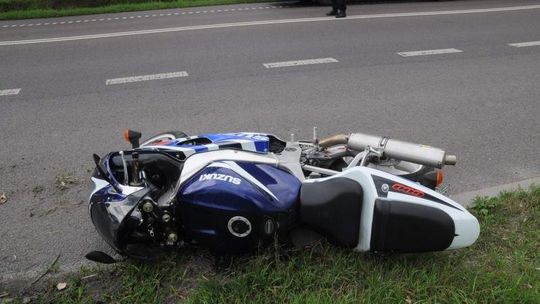 Motocyklista zderzył się z busem