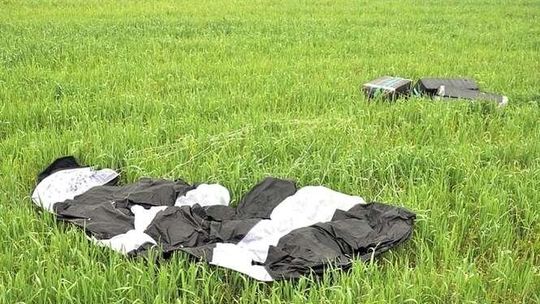 Motolotniarz z Ukrainy zrzucił papierosy i odleciał