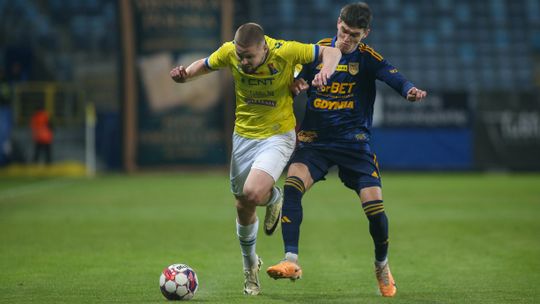 Motor dwa razy prowadził z Arką, ale lider tabeli nadal niepokonany na wiosnę [zdjęcia, wideo]