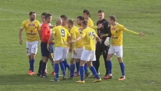 Motor-Karpaty: Kontrowersyjny karny, piłkarze protestowali (wideo)