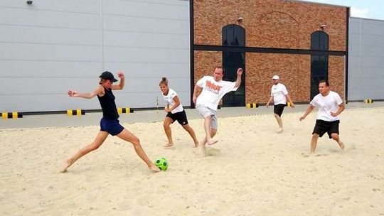 Motor Lublin - Górnik Łęczna. Charytatywne derby na boisku plażowym