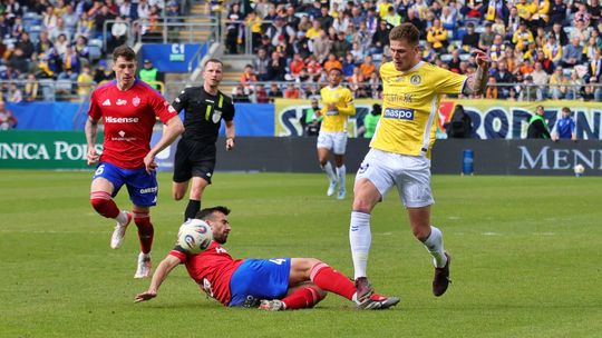 Motor ma trzy punkty przewagi nad strefą spadkową i trudny terminarz