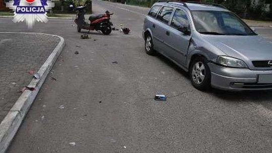 Motorowerzysta nie ustąpił pierwszeństwa. Zderzył się z samochodem