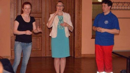 Motyl bezpłatnie przeszkolił niesłyszących