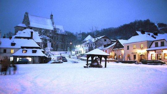 Mroczny Kazimierz Dolny. Za ciemno na rynku