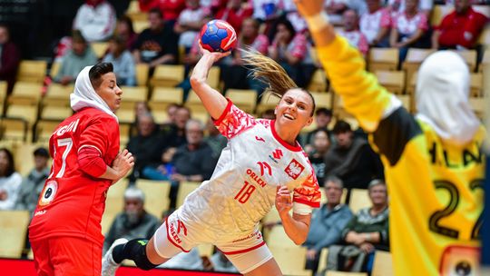 MŚ piłkarek ręcznych: Pewna wygrana Polek na początek turnieju