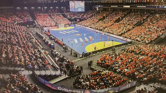 MŚ piłkarek ręcznych: Szalony finał w sprinterskim tempie