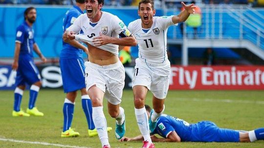 Mundial 2014: Włochy - Urugwaj 0:1. "Urusi wygryźli "Squadra Azzurra z mundialu!