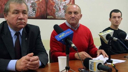 Mundur SS i faszystowskie gadżety w mieszkaniach działaczy ONR w Lublinie