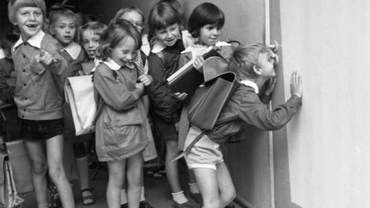 Mundurki, liczydła i tornistry. Tak kiedyś wyglądał 1 września w lubelskich szkołach [zdjęcia]