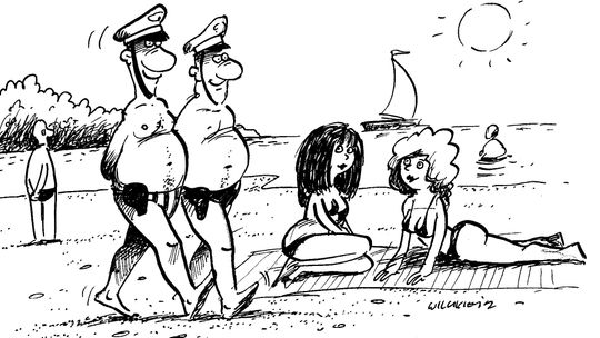 Mundurowi na plaży