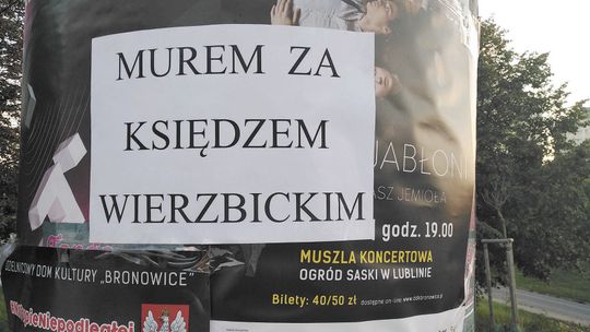 „Murem za księdzem Wierzbickim”. Były rektor KUL także go broni