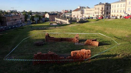 Murują przy Świętoduskiej. Ale to nie Arkady (zdjęcia)