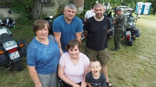 Musieli usunąć jej część mózgu. Lekarze walczą by Weronika chodziła i mówiła. Potrzebna pomoc