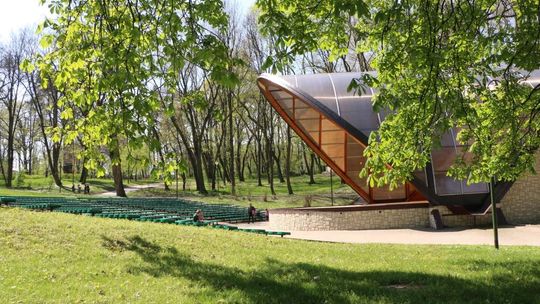 Muszla w Saskim: Koncety, filmy, cyrk