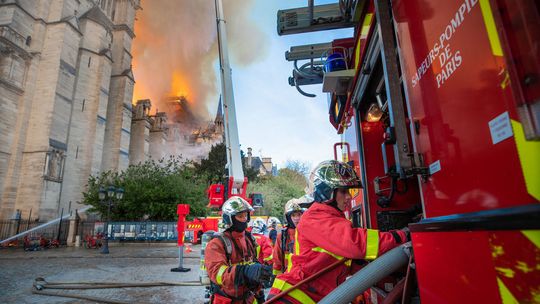 Muzułmanie apelują o pomoc w odbudowie katedry Notre Dame