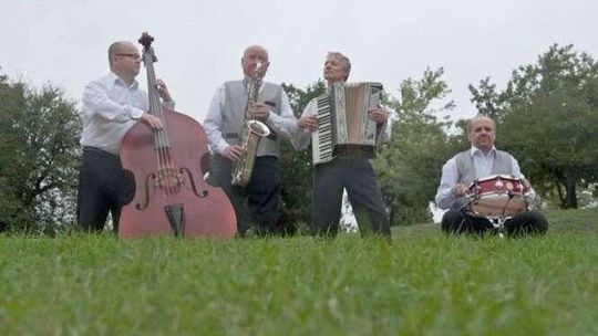 Muzyka na Moście w Muszli i w Wirydarzu