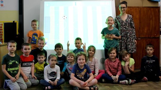 Muzyka zamiast dzwonka i rysunki. Żeby uczniom było łatwiej wrócić do szkoły