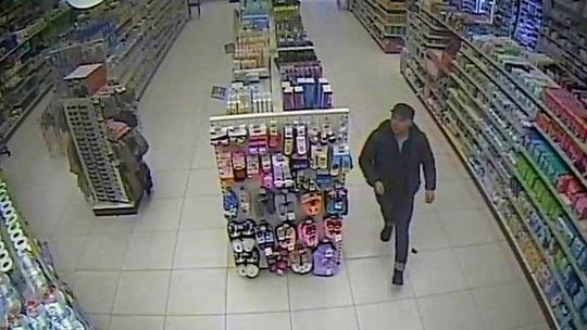 Myślał, że jest sprytny. Tylko, że wszystko nagrał monitoring