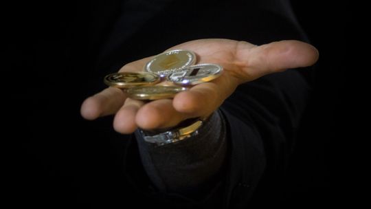 Myślał, że odbiera zysk z kryptowalut. A to ktoś wziął na niego kredyt