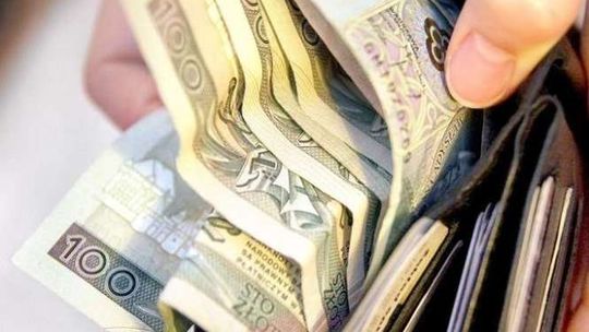 Myślał, że pomaga policji. Dał 50 tys. zł oszustom