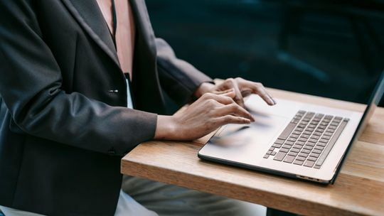 Myślała, ze inwestuje i straciła ponad 250 000 złotych 