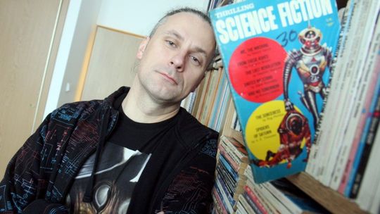 Myślę, więc czytam fantastykę. Rozmowa z Pawłem Frelikiem