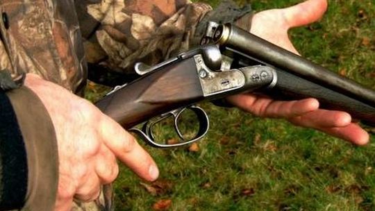 Myśliwy śmiertelnie postrzelił znajomego. Myślał, że strzela do dzika