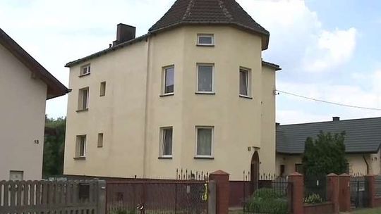 Myszków: Piętnastomiesięczne dziecko wypadło z okna na wysokości 2 piętra